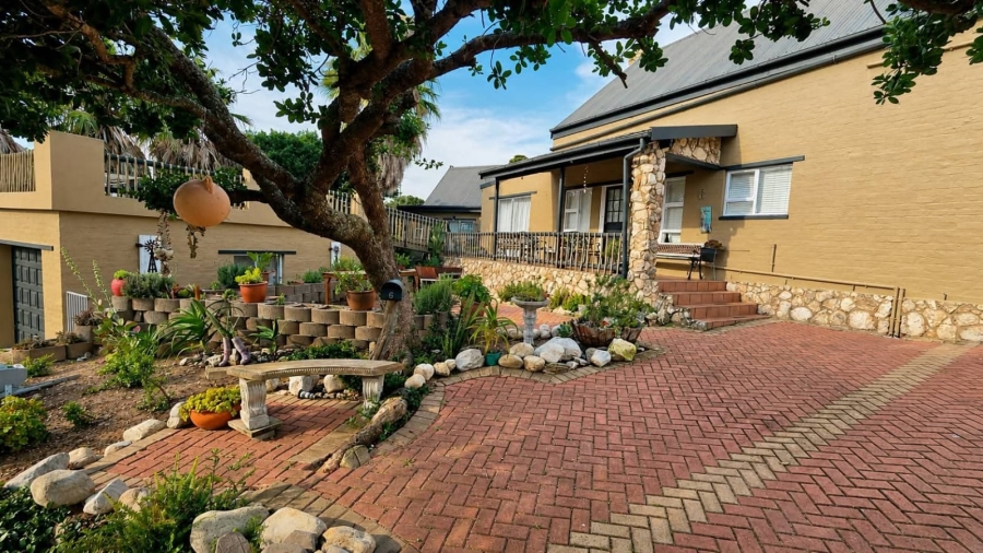 6 Bedroom Property for Sale in Stilbaai Wes Western Cape